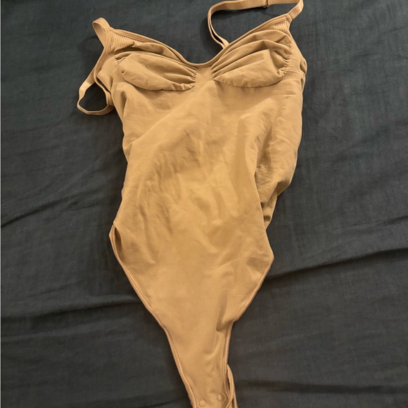 SEAMLESS SCULPT LOW BACK THONG BODYSUIT | CLAY × 1
CLAY / XL - Picture 2 of 2